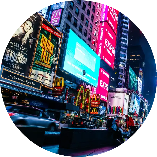 屋外用LEDビジョン：高輝度で遠くからも視認性が高い街頭広告・大型ビジョン